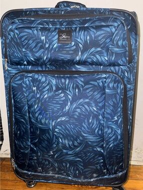 Skyway Flair Soft-side Spinner Luggage
